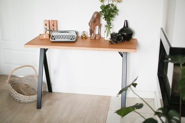 Desk `VEE`
